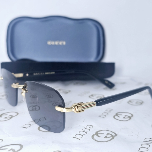 Gucci Black and Gold Unisex Sunglasses - Picture 4 of 16